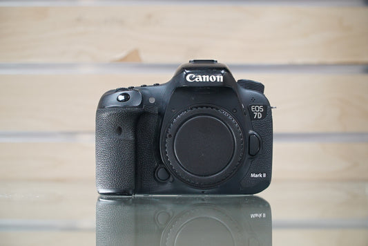Canon EOS 7D Mark II (G) DSLR Camera Body (20MP) #00112, Used