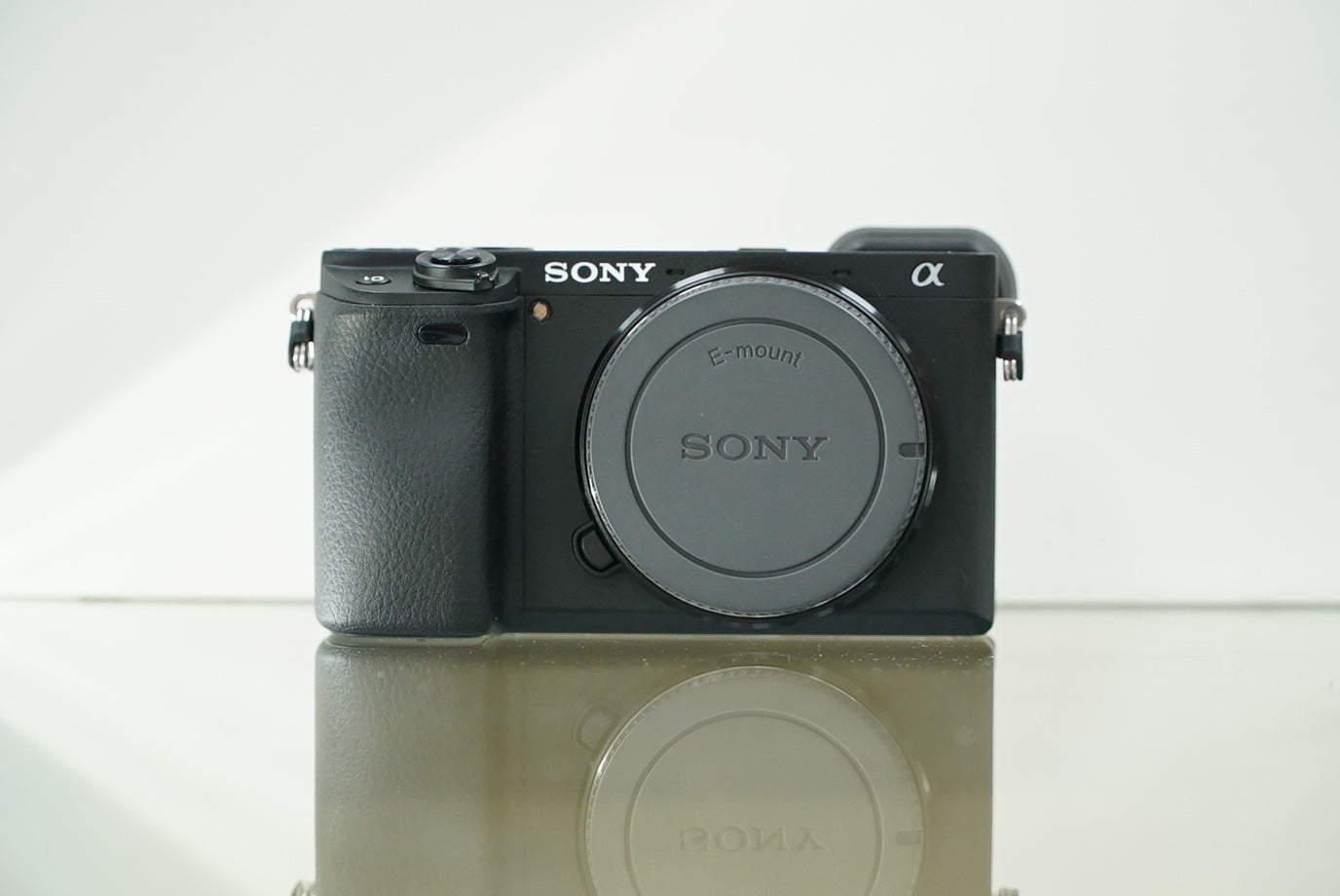 Sony a6400 Mirrorless Camera with 18-135mm f/3.5-5.6 Lens #3553556, Used