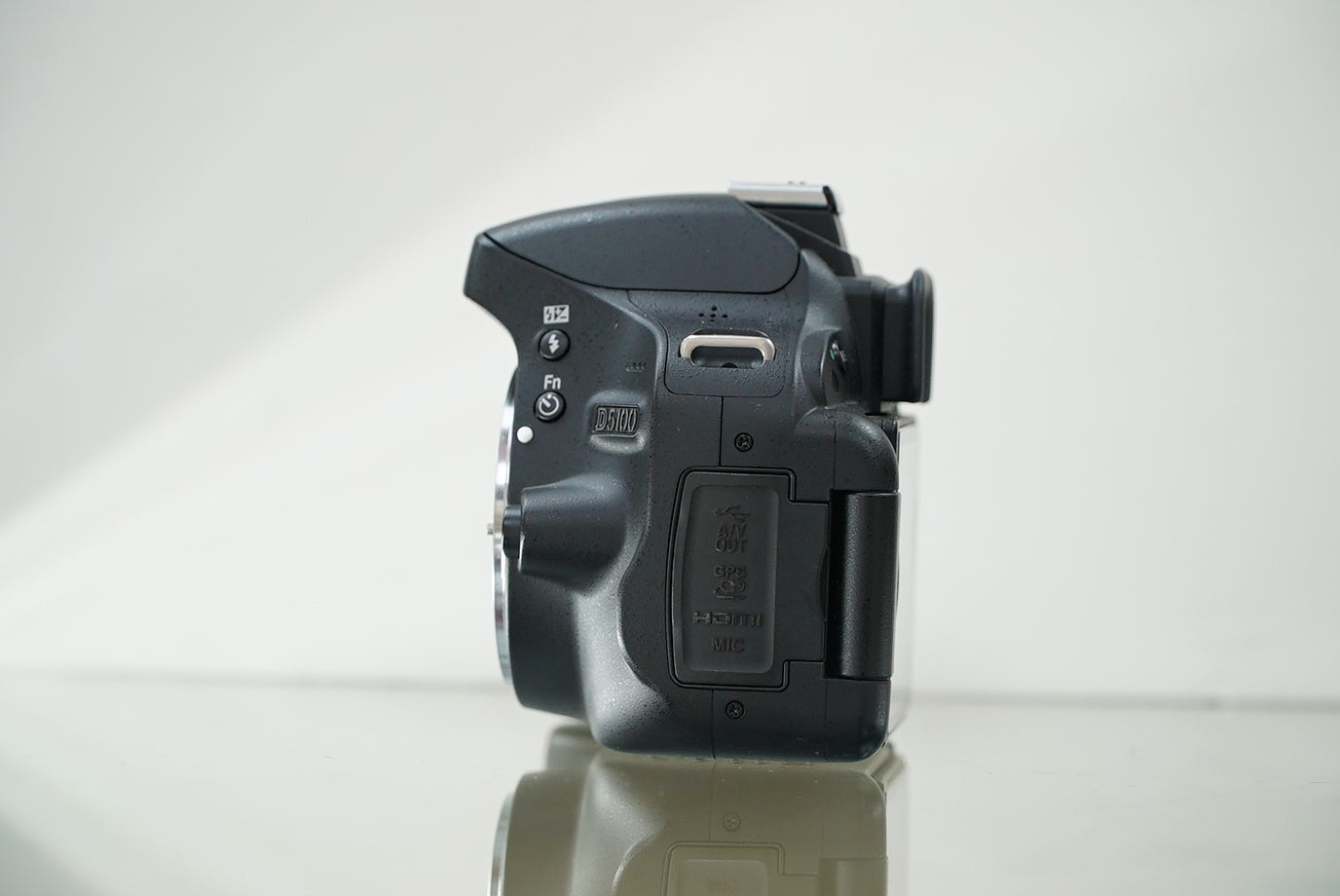 Nikon D5100 Digital SLR Camera Dual Lens Kit #52263, Used