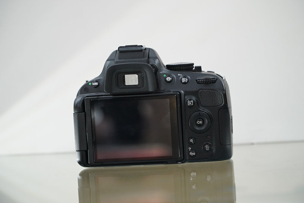 Nikon D5100 Digital SLR Camera Dual Lens Kit #52263, Used