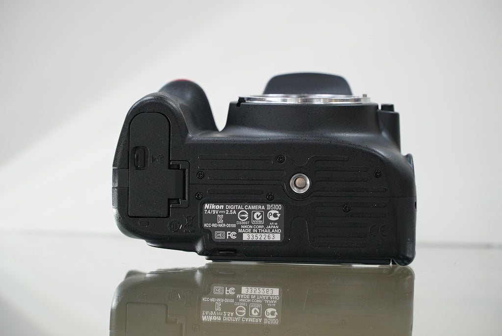 Nikon D5100 Digital SLR Camera Dual Lens Kit #52263, Used