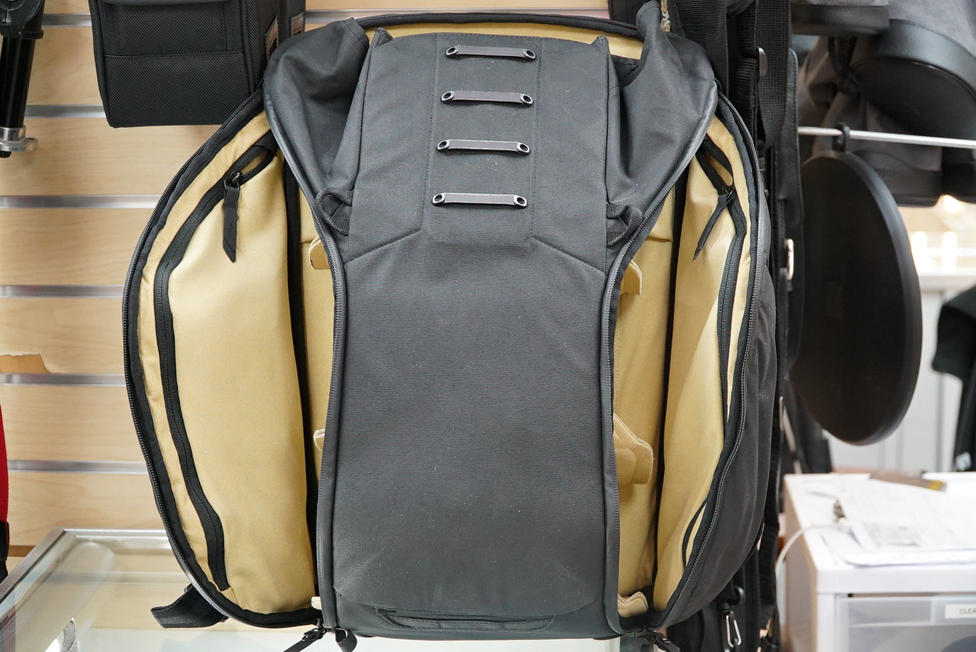 Peak Design Everyday Backpack (Black, 20L), Used