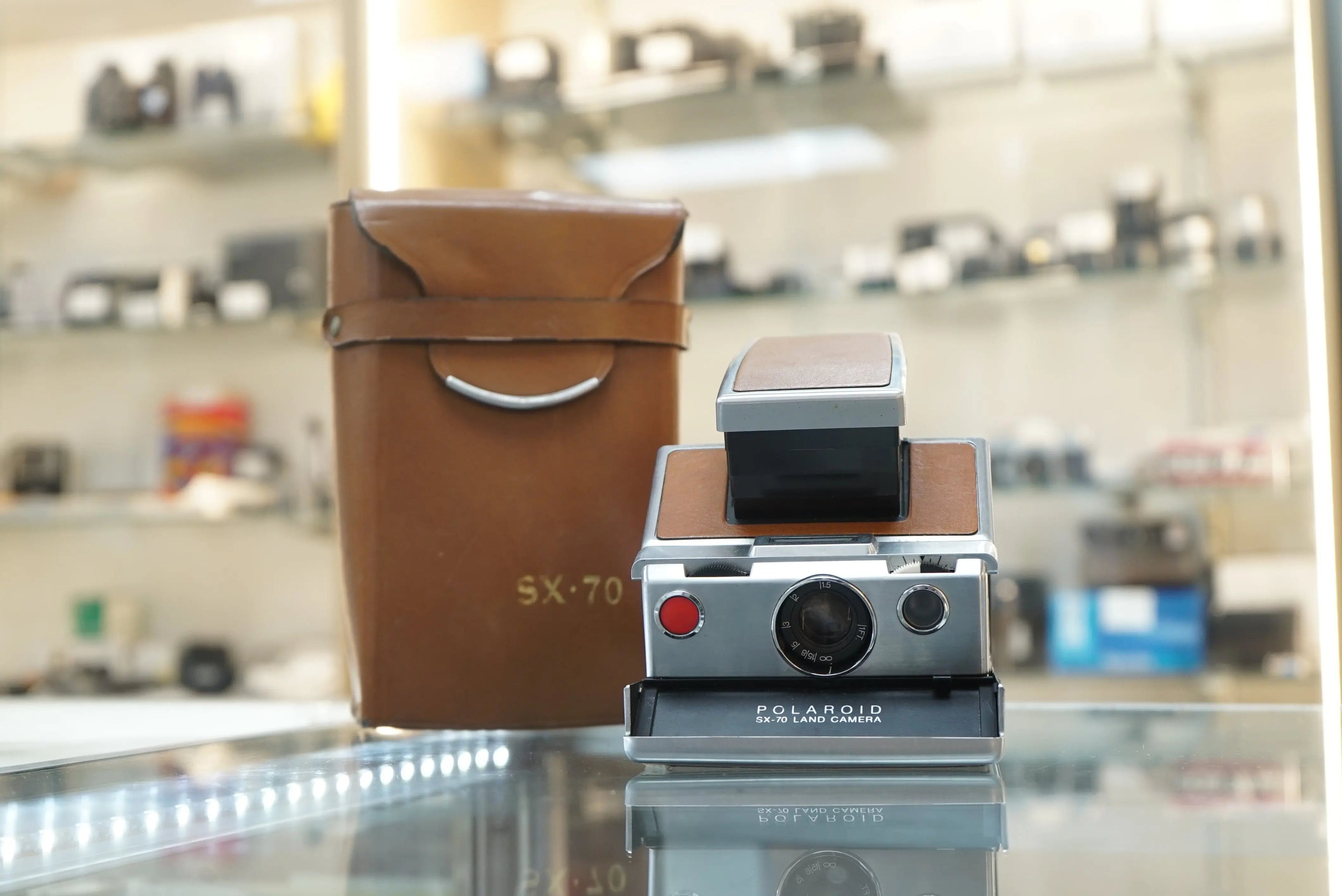 POLAROID SX70-BR0WN SX-70 Film (Land) Camera, Used - AVC photo video store