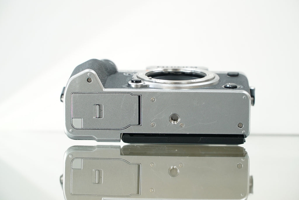 FUJIFILM X-T5 Mirrorless Camera (Silver) #18317, Used