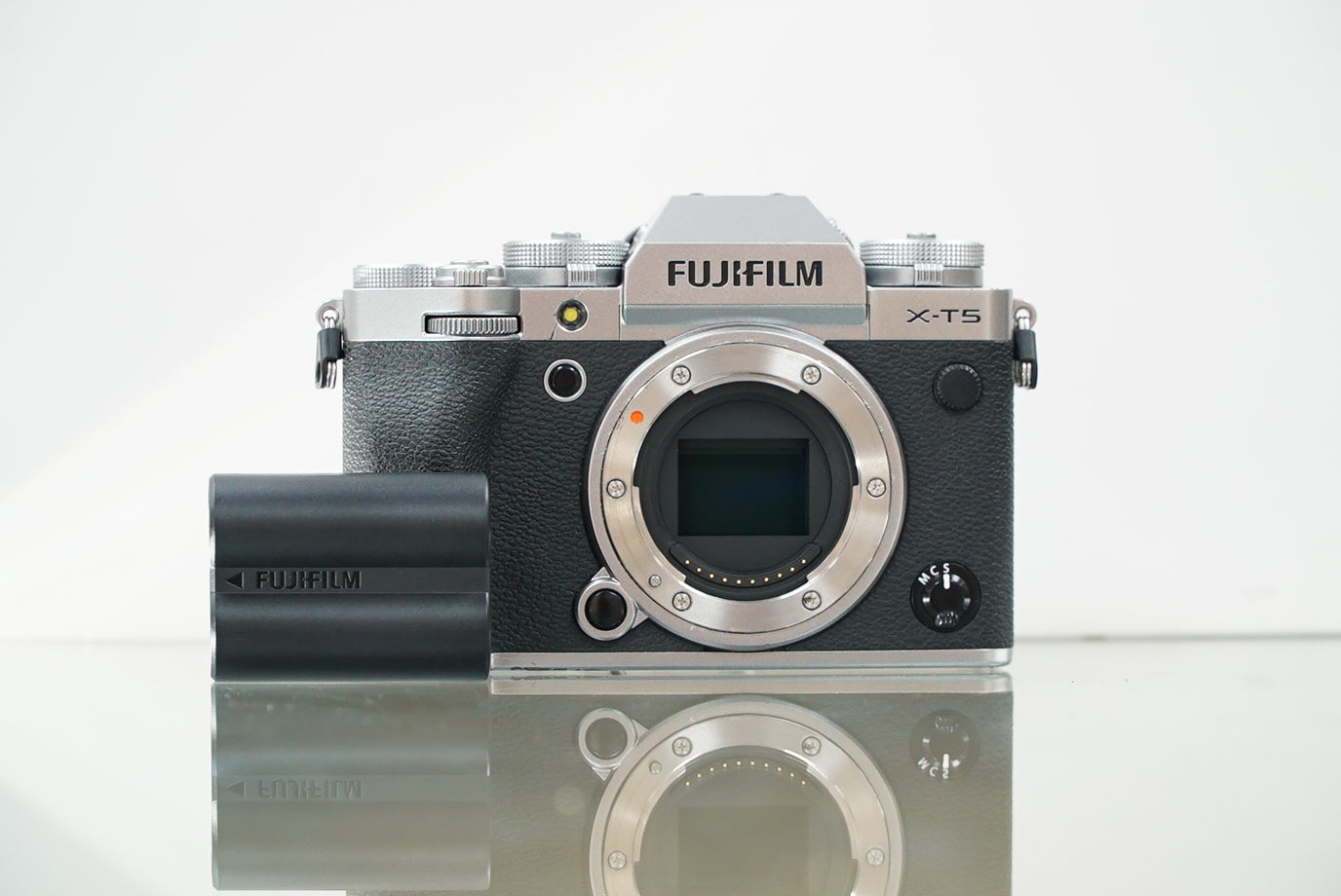 FUJIFILM X-T5 Mirrorless Camera (Silver) #07019, Used