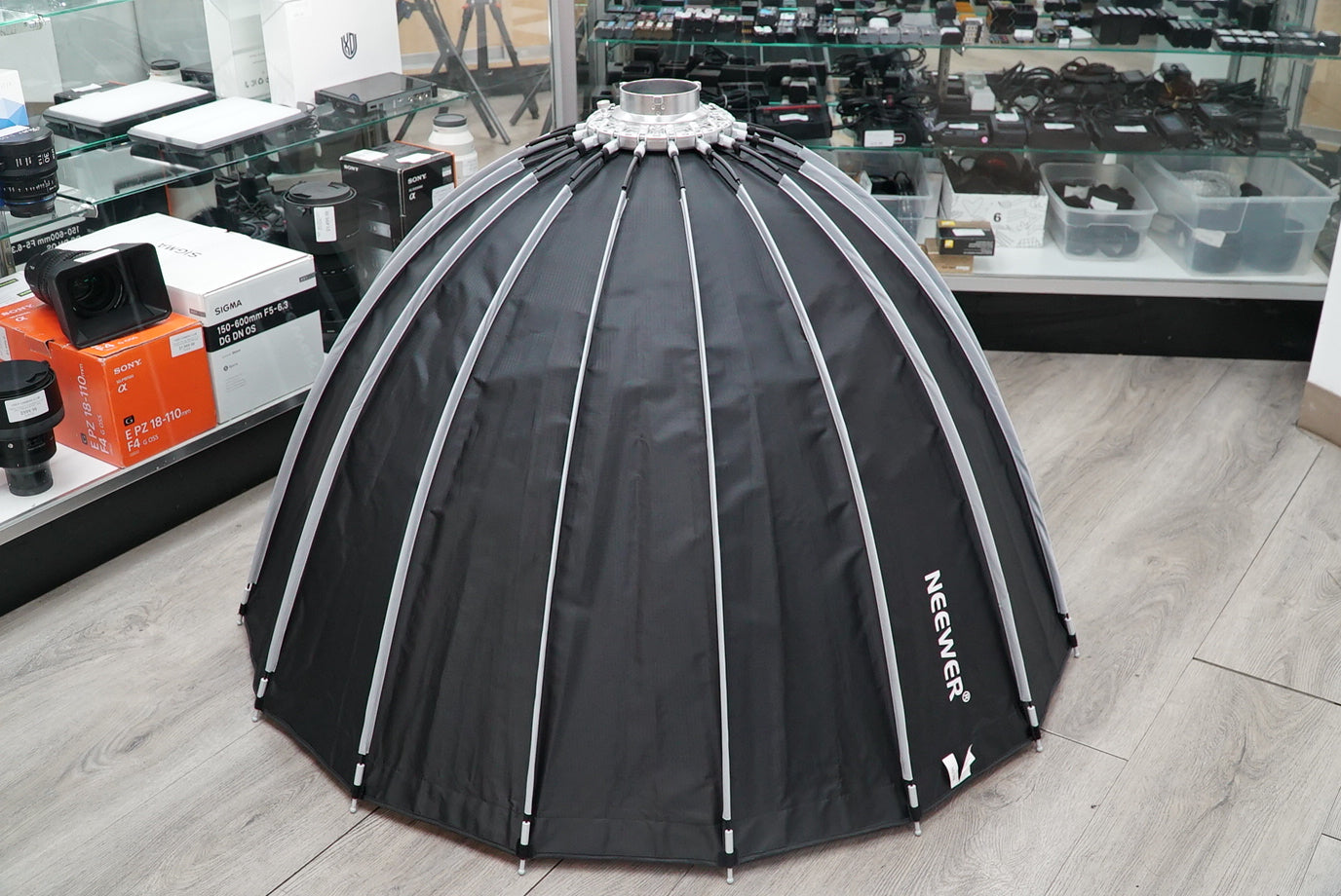 Neewer Parabolic Softbox (47.2"), Used