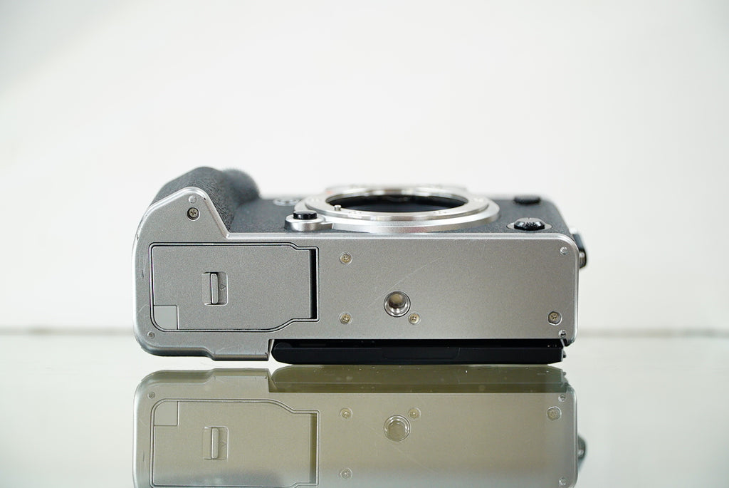 FUJIFILM X-T5 Mirrorless Camera (Silver) #02086, Used