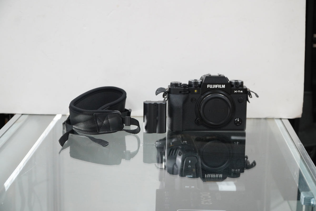FUJIFILM X-T4 Mirrorless Camera (Black) #02898, Used