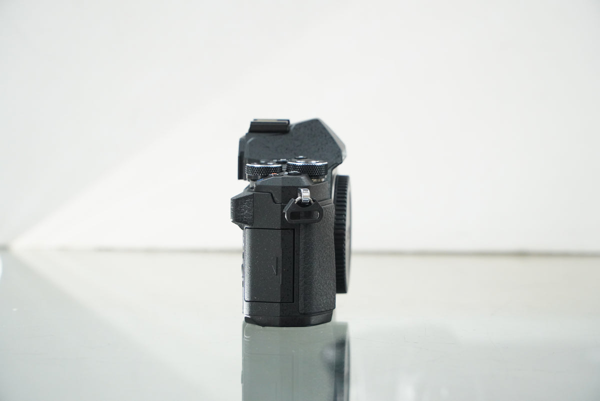 Olympus OM-D E-M5 Mark II Mirrorless Micro Four Thirds Digital Camera with 14-42mm F3.5-5.6 #47664, Used