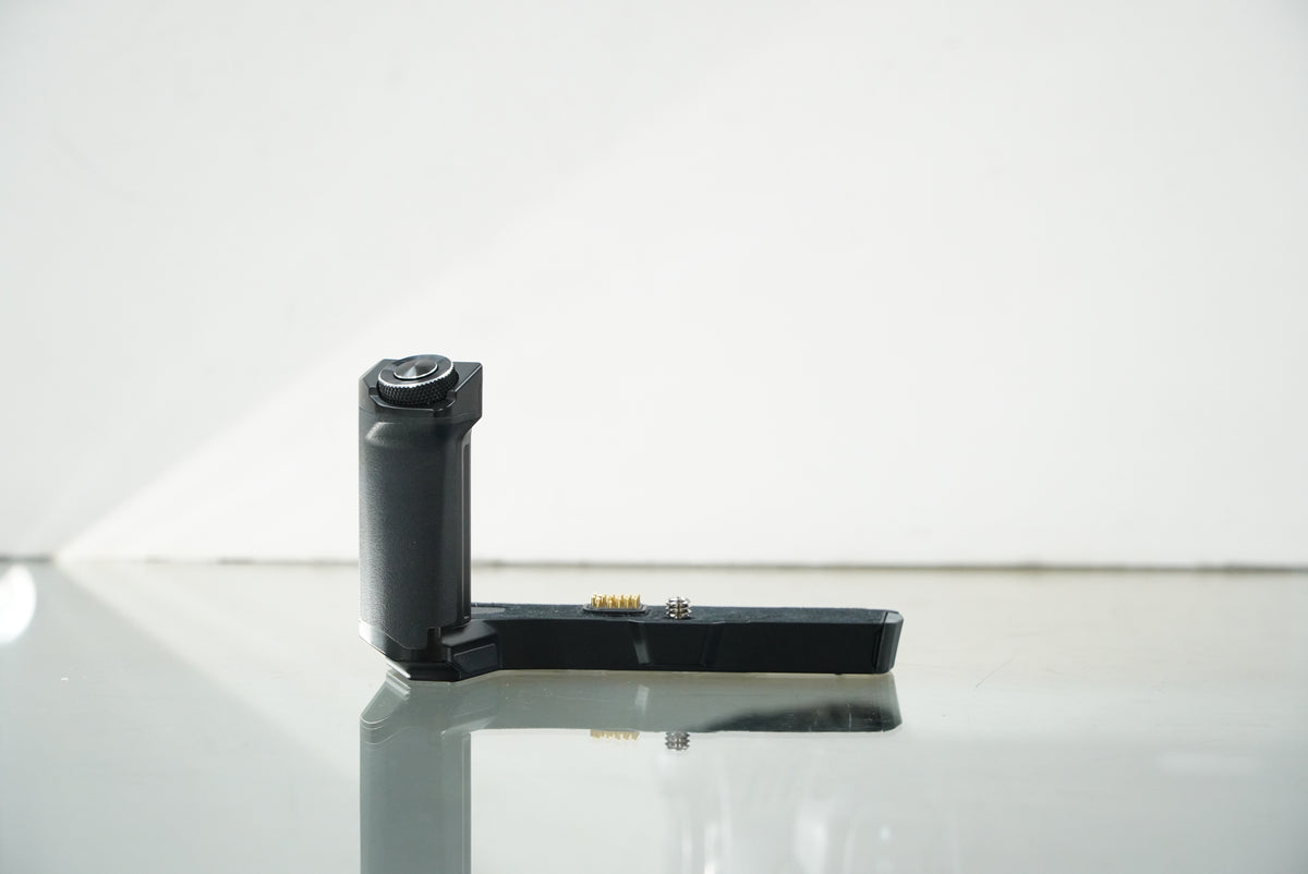Olympus OM-D E-M5 Mark II Mirrorless Micro Four Thirds Digital Camera with 14-42mm F3.5-5.6 #47664, Used