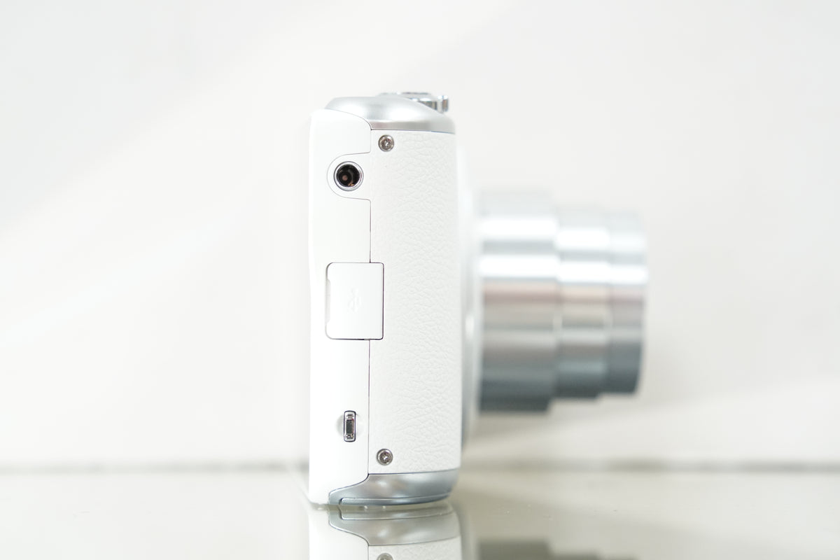 Samsung GC100 Galaxy 16.1MP Digital Camera EK-GC100 #0CA2A, Used