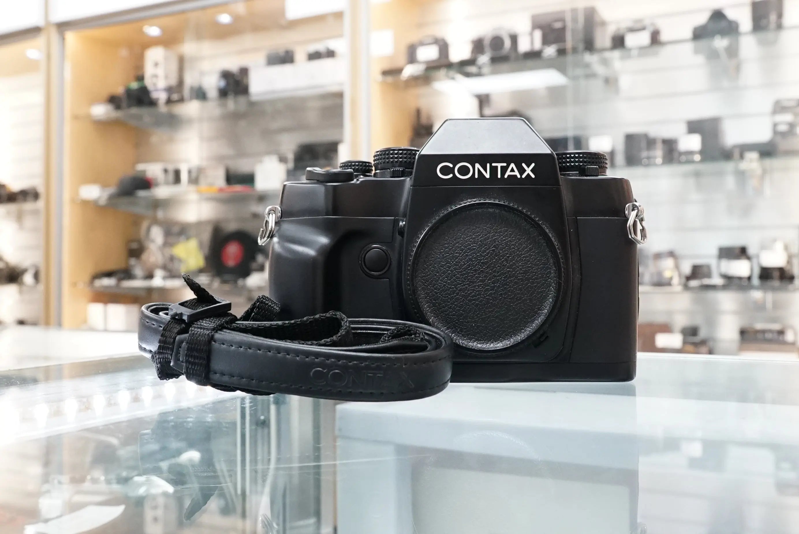 CONTAX RXII-02842 RXII 35mm Film Camera 2 Lens Kit, Used CONTAX