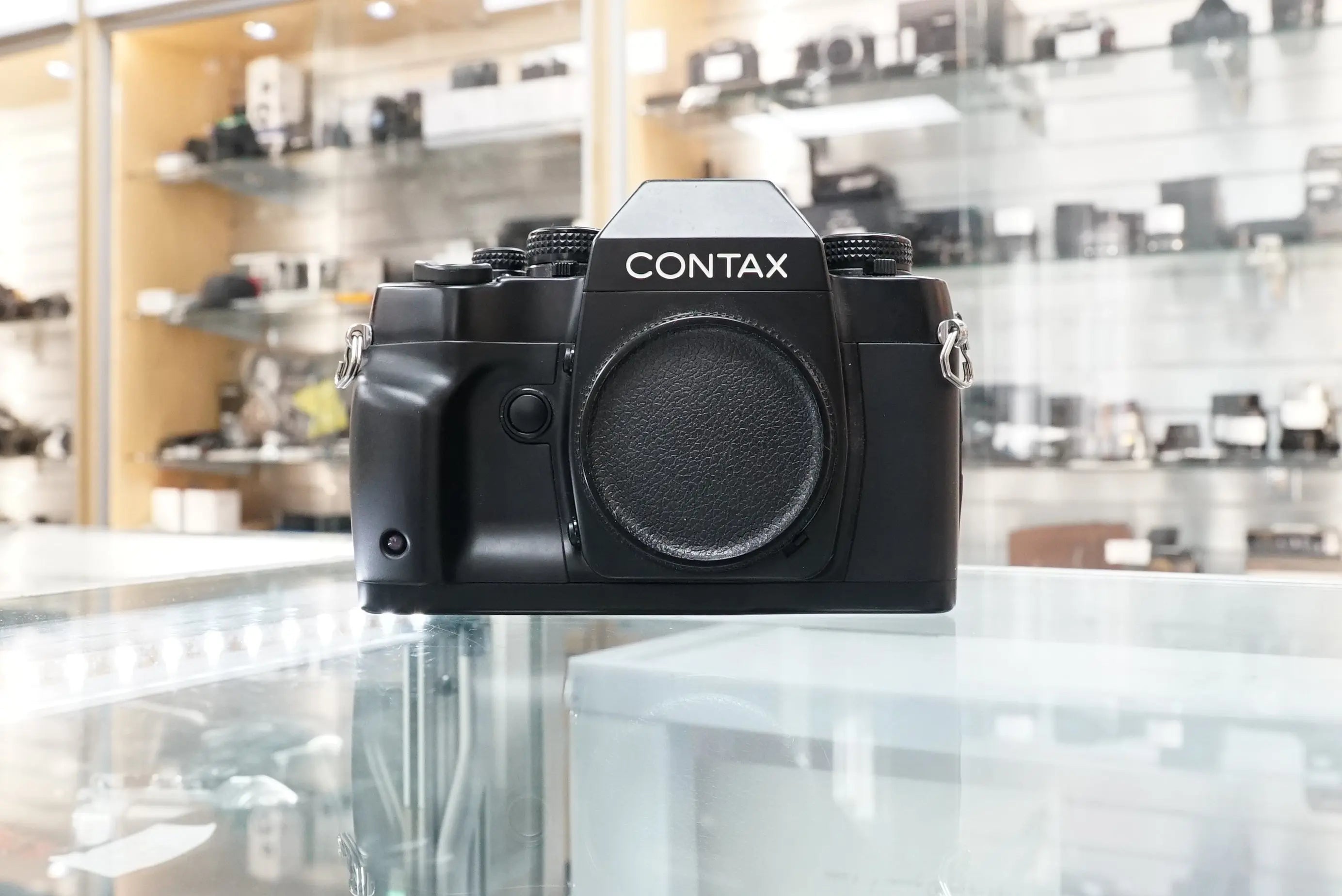 CONTAX RXII-02842 RXII 35mm Film Camera 2 Lens Kit, Used CONTAX