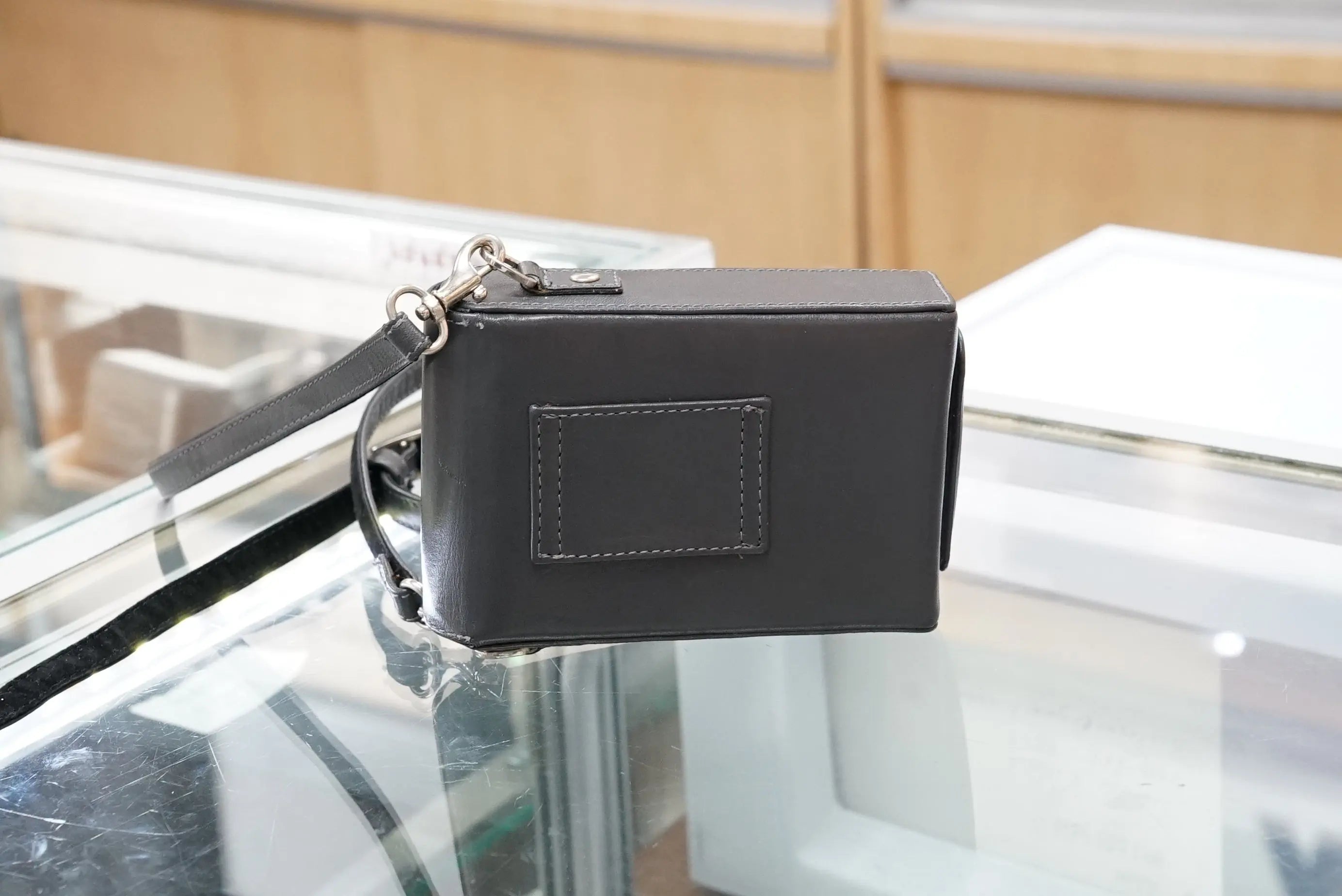 LEICA LBC-01 Genuine Leica LBC-01 Gray Leather Camera Case for D-Lux 2 3 4 5 Digital Camera, Used LEICA