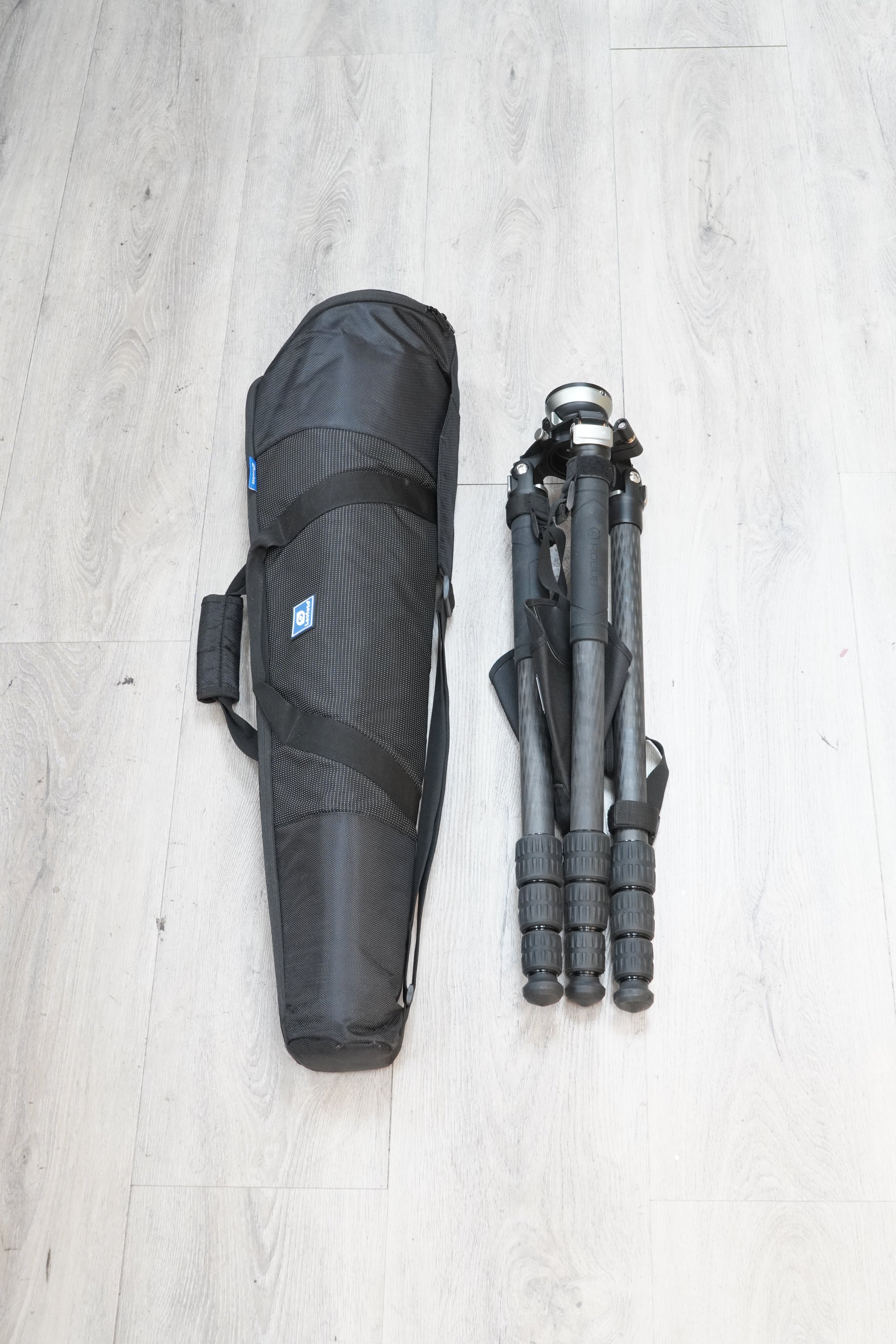 Robus RC-5570 Vantage Series 3 Carbon Fiber Tripod, Used - AVC photo video store