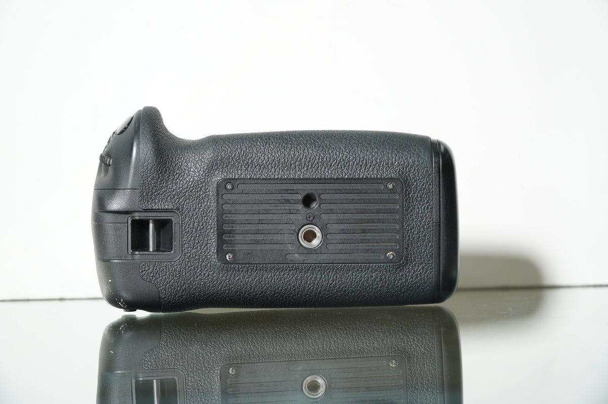 Canon BG-E20 Battery Grip #08037, Used