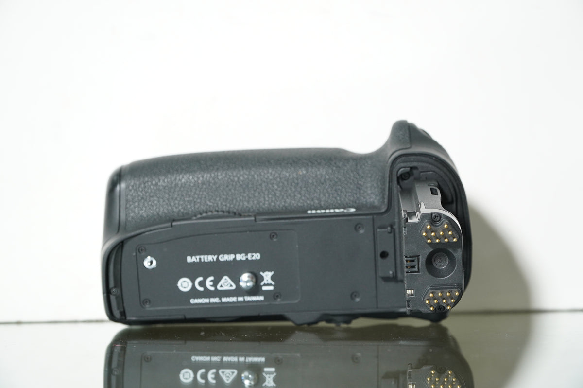 Canon BG-E20 Battery Grip #08037, Used