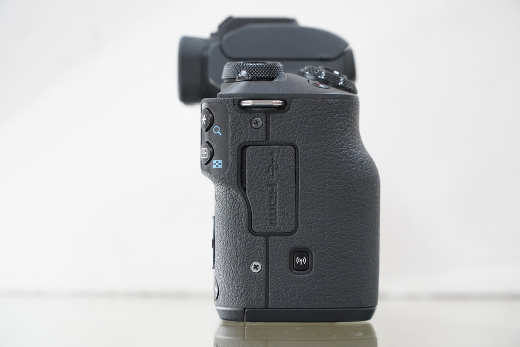 Canon EOS M50 Mirrorless Camera with 15-45mm Lens + Fotodiox pro EF to EOS M Adapter #03932, Used