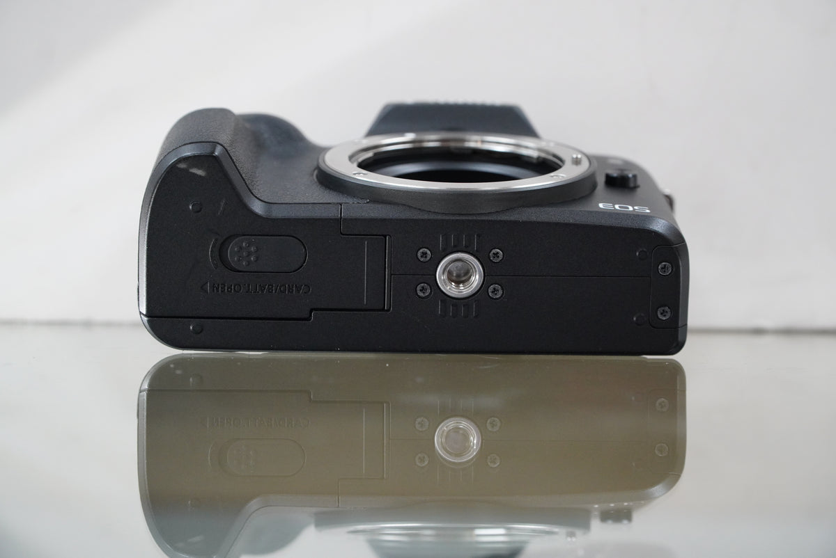 Canon EOS M50 Mirrorless Camera with 15-45mm Lens + Fotodiox pro EF to EOS M Adapter #03932, Used