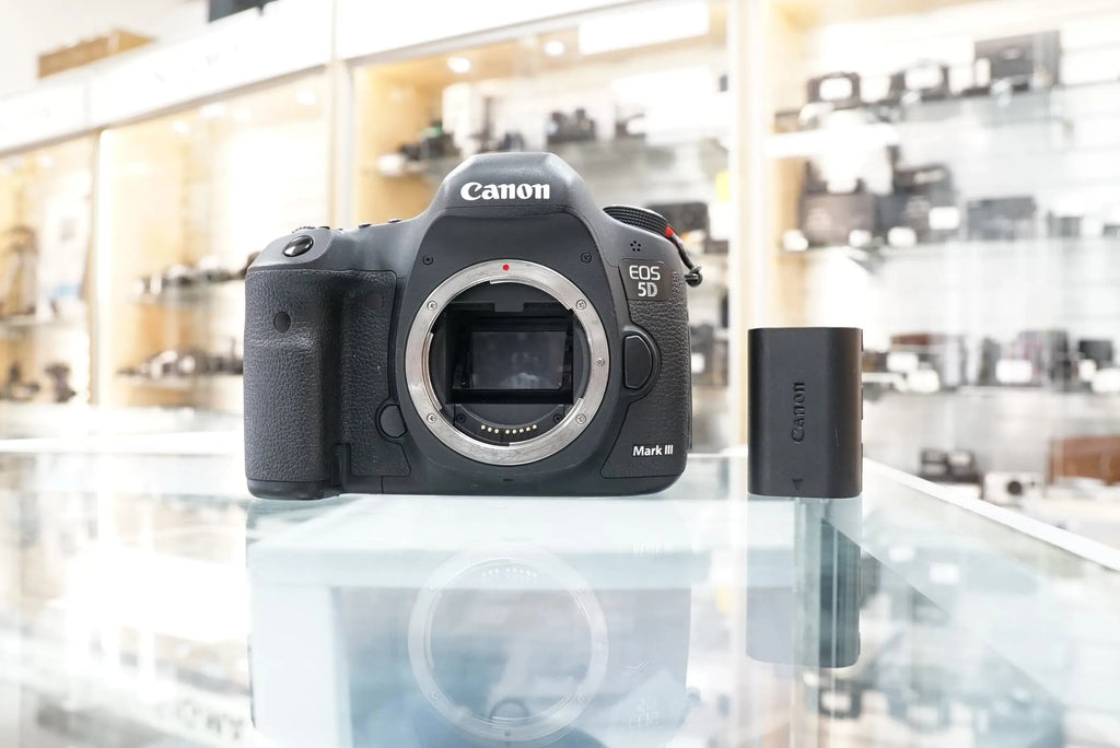 CANON 5DMKIII-00239 5D Mark III DSLR Camera, Used