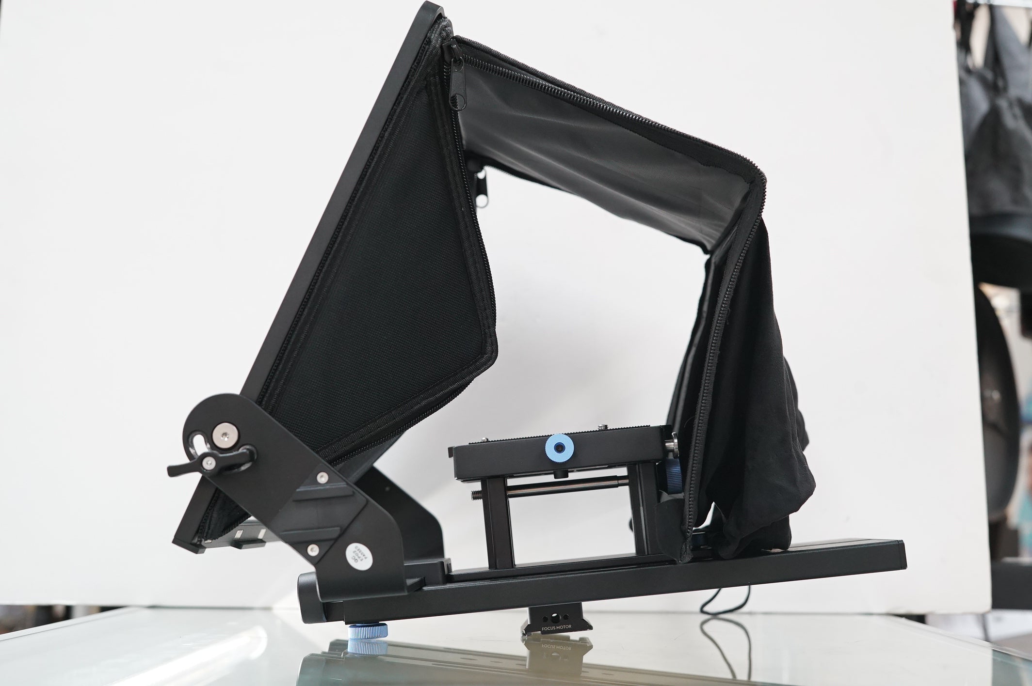 Neewer X14 III Aluminum Teleprompter #518001, Used
