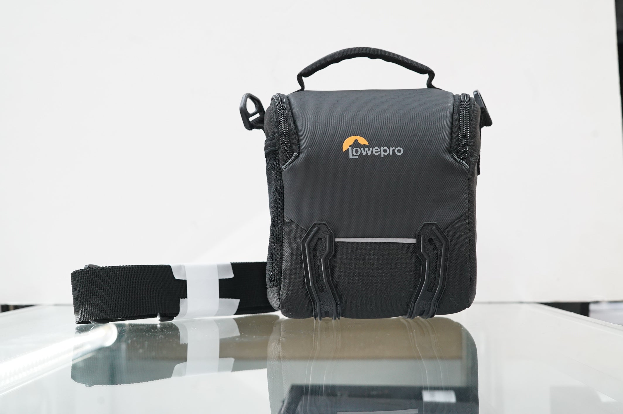 Lowepro Adventura SH 120  Shoulder Bag (Black), Used