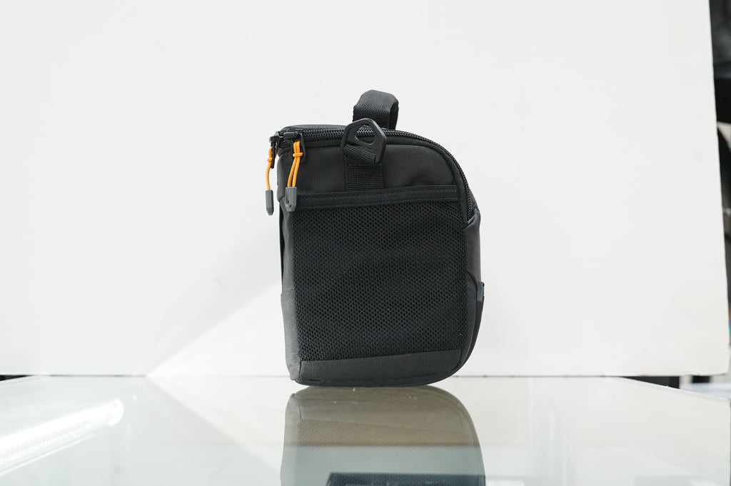 Lowepro Adventura SH 120  Shoulder Bag (Black), Used