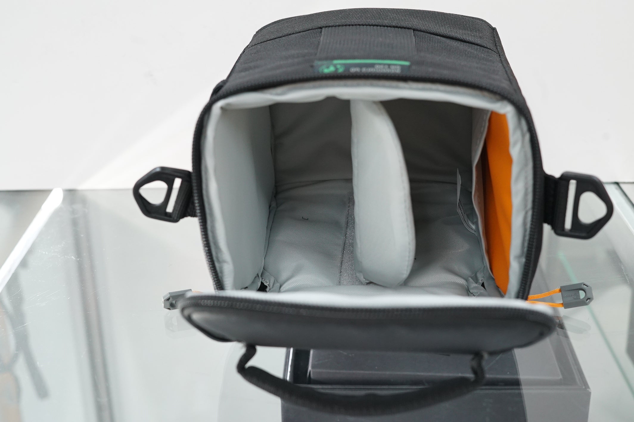 Lowepro Adventura SH 120  Shoulder Bag (Black), Used