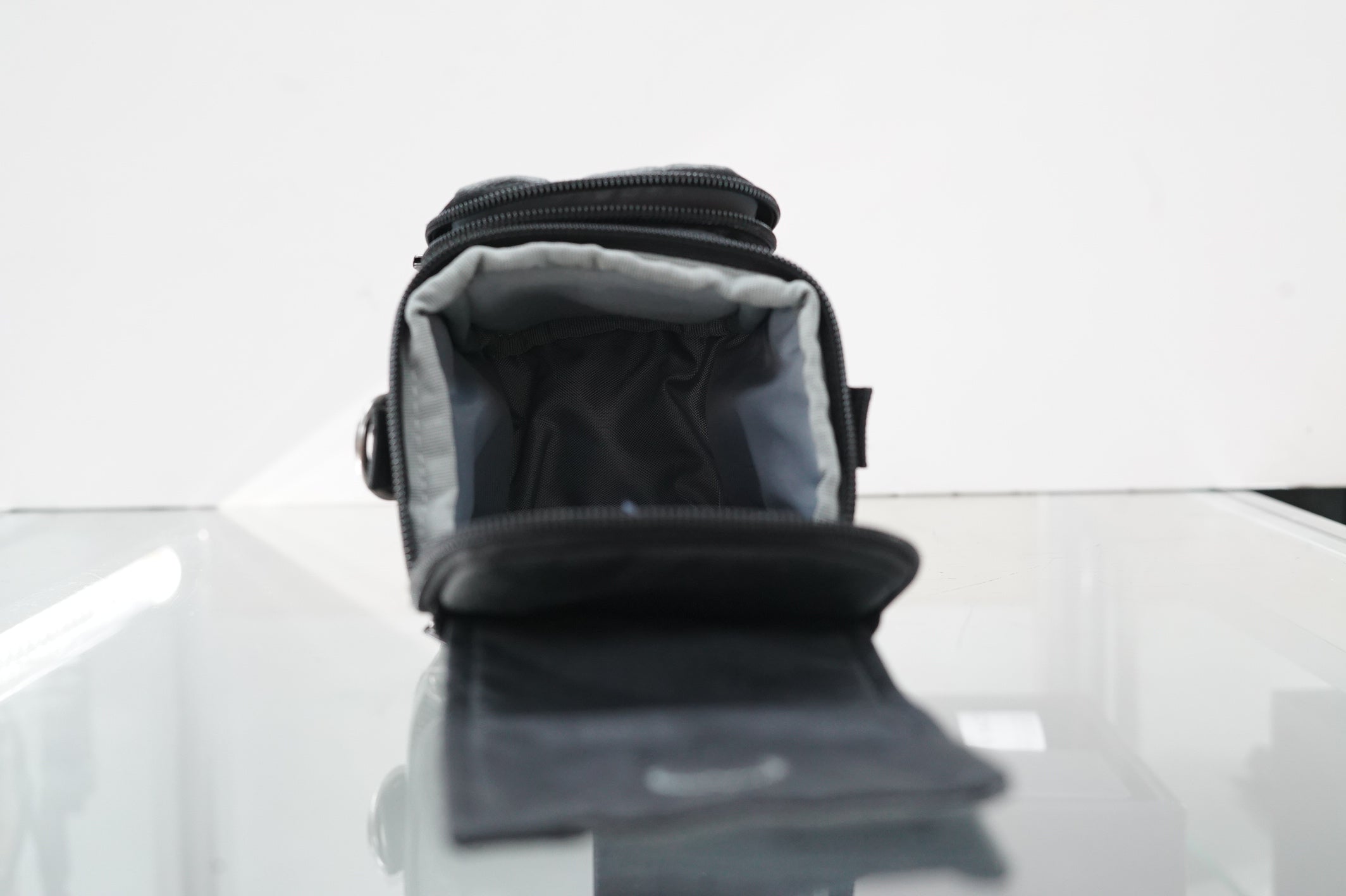 Think Tank Photo Mirrorless Mover 5 Shoulder Bag (Cool Gray), Used