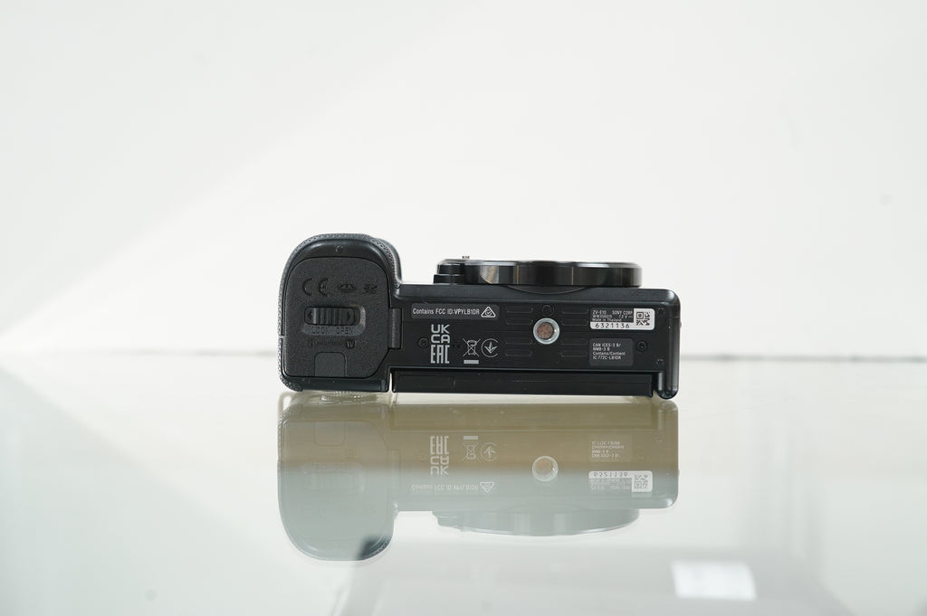 Sony ZV-E10 Mirrorless Camera with 16-50mm Lens (Black) #6321136, Used
