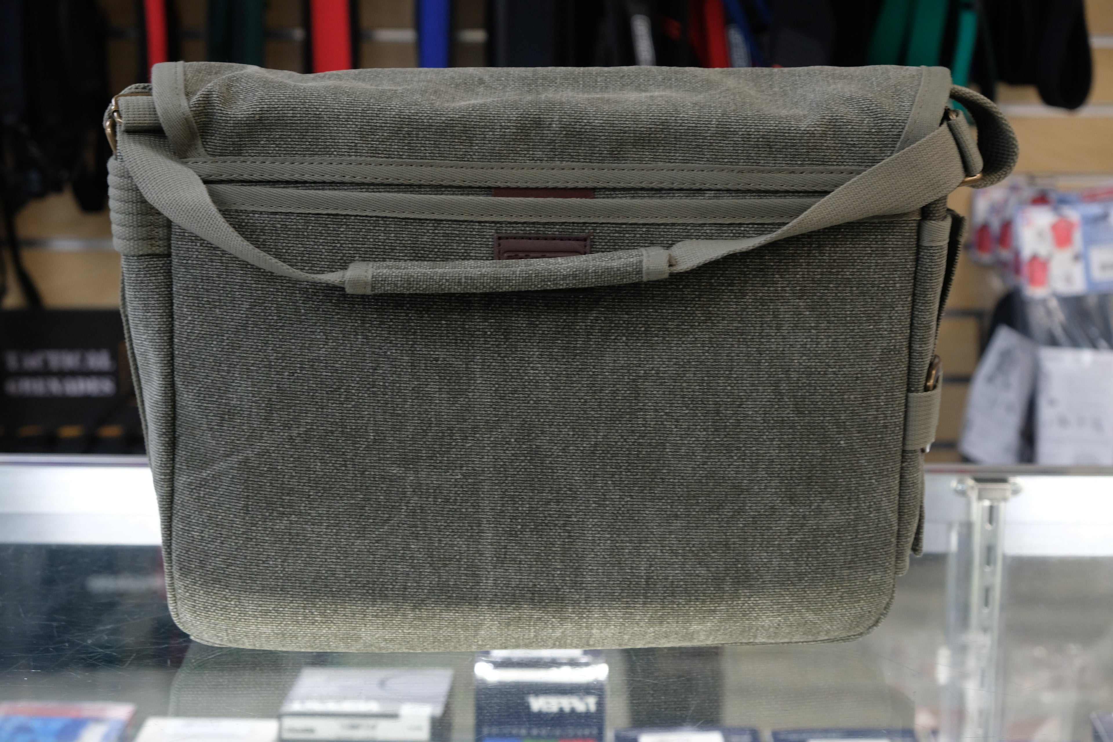Think Tank 7M-54108 Shoulder Bag, Used - AVC photo video store