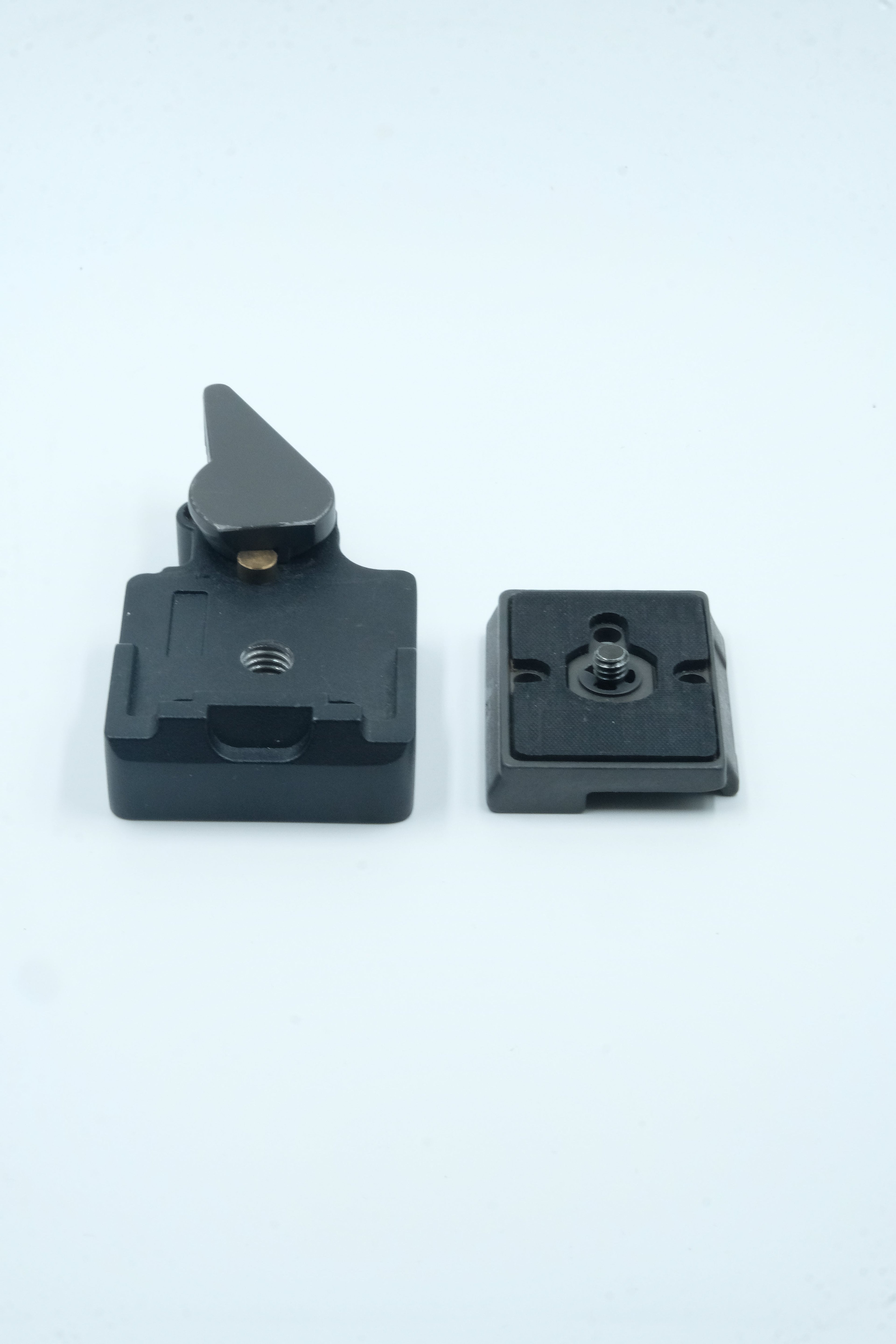 Manfrotto 323 RC2 System Quick Release Adapter with 200PL-14 Plate, Used - AVC photo video store