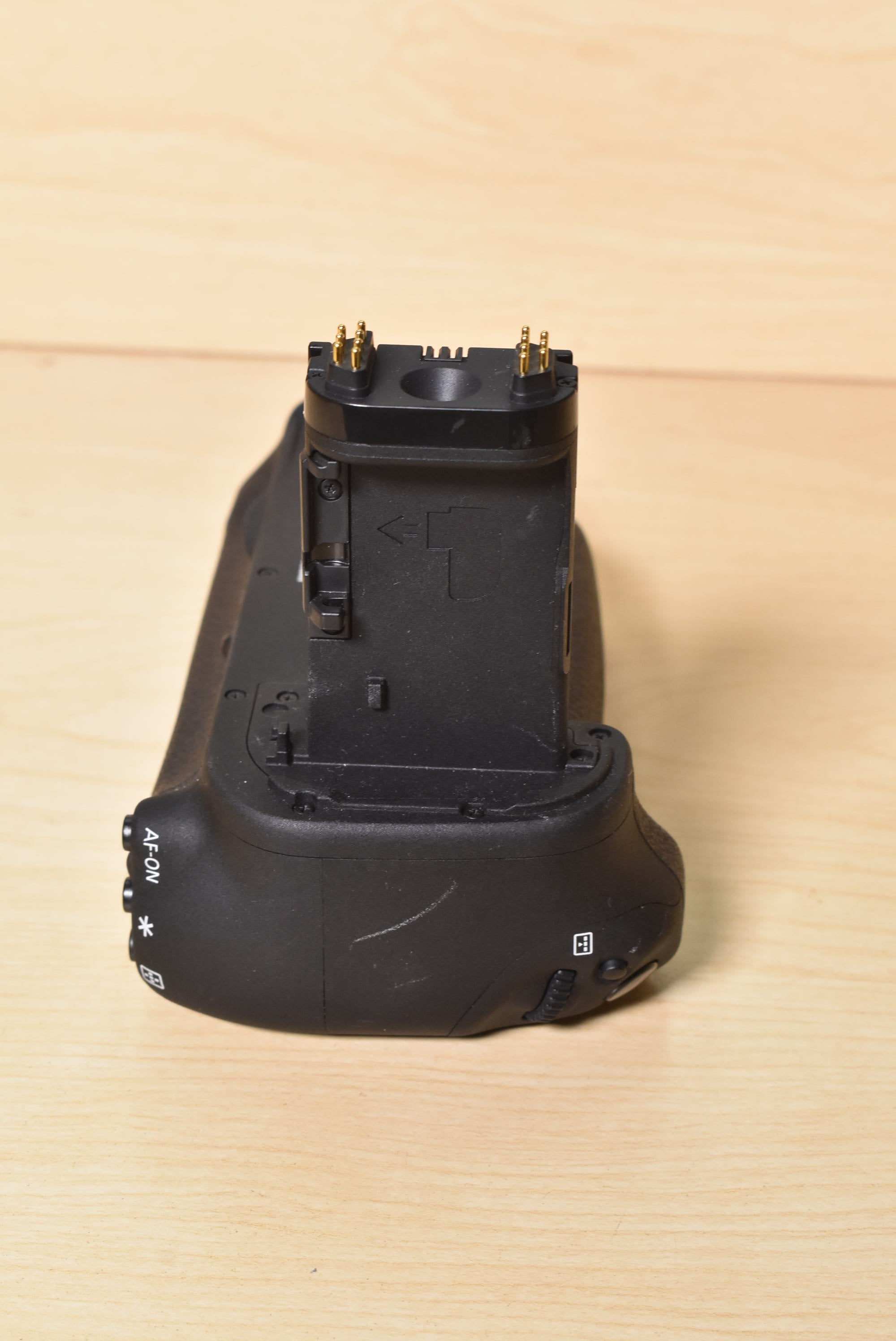Canon BGE21-02187 BG-E21 Battery Grip for Canon 6D Mark II, Used - AVC photo video store