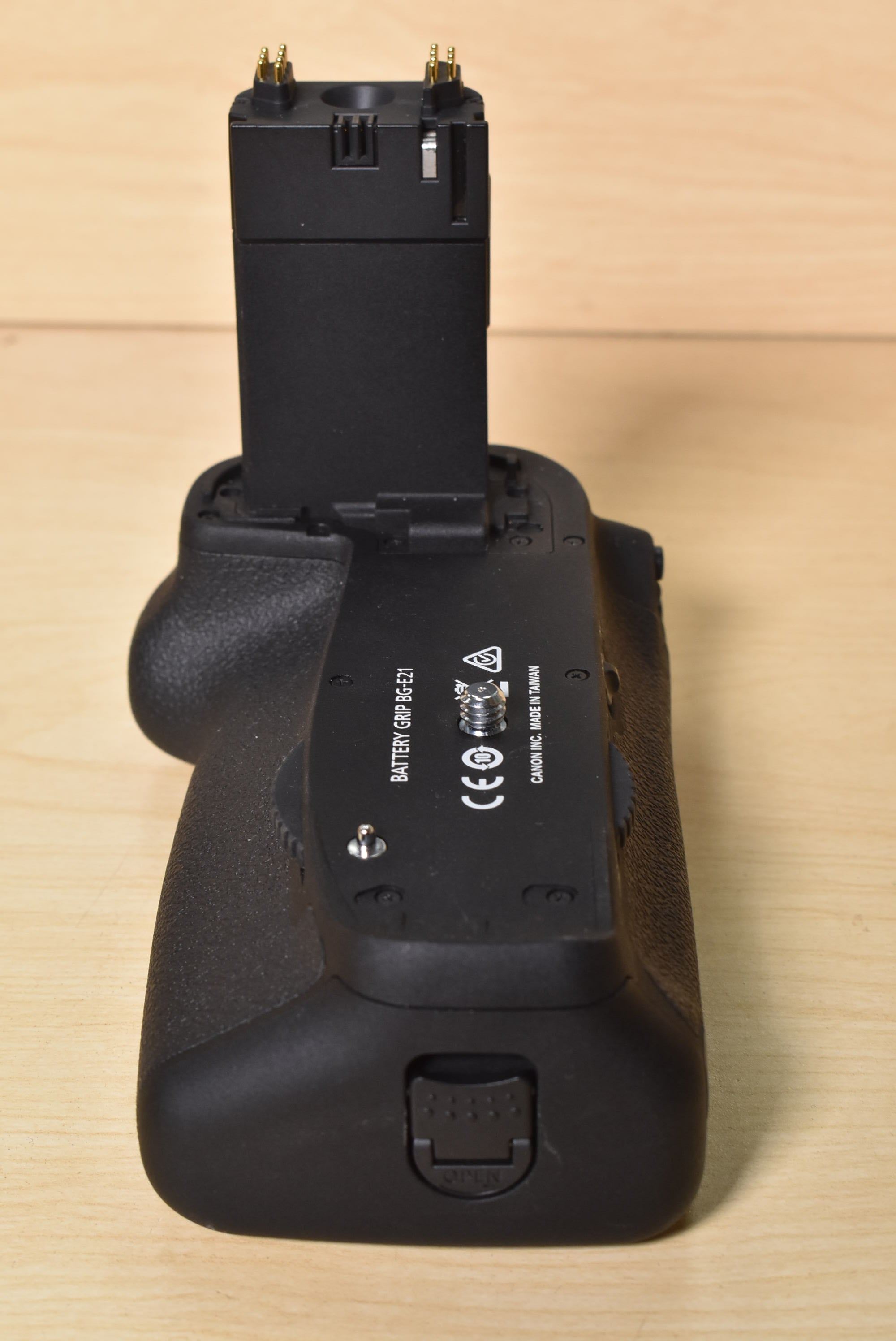 Canon BGE21-02187 BG-E21 Battery Grip for Canon 6D Mark II, Used - AVC photo video store