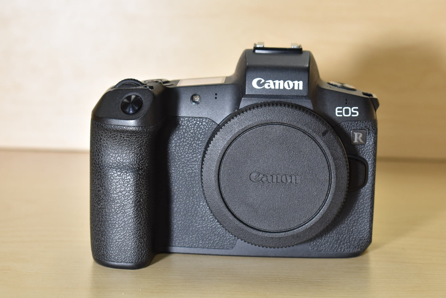 Canon EOSR-02364 EOS R Mirrorless Camera Body {30.3MP}, Used
