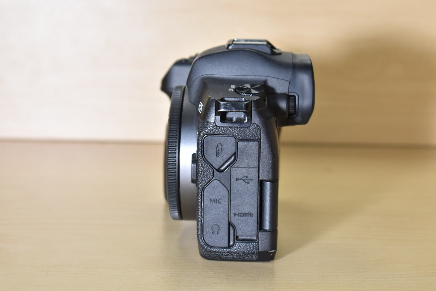 Canon EOSR-02364 EOS R Mirrorless Camera Body {30.3MP}, Used