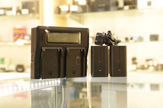 Vidpro Dual-Bay LCD AC/DC Battery Charger W/2 Power2000 NP-F750/770 Battery Packs, Used