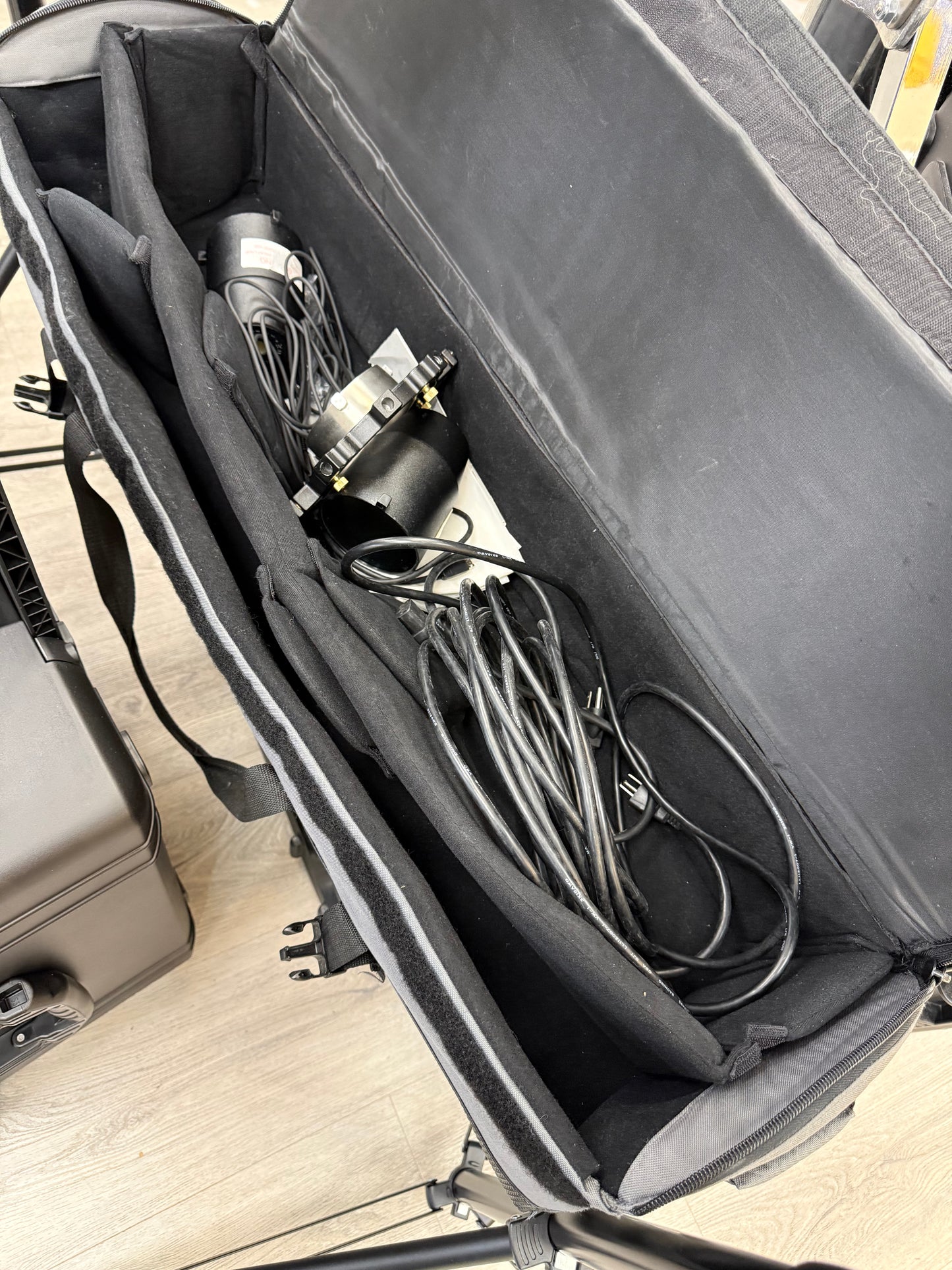Calumet Travelite 750 Monolight Set of 2 #G0869/J0510, Used