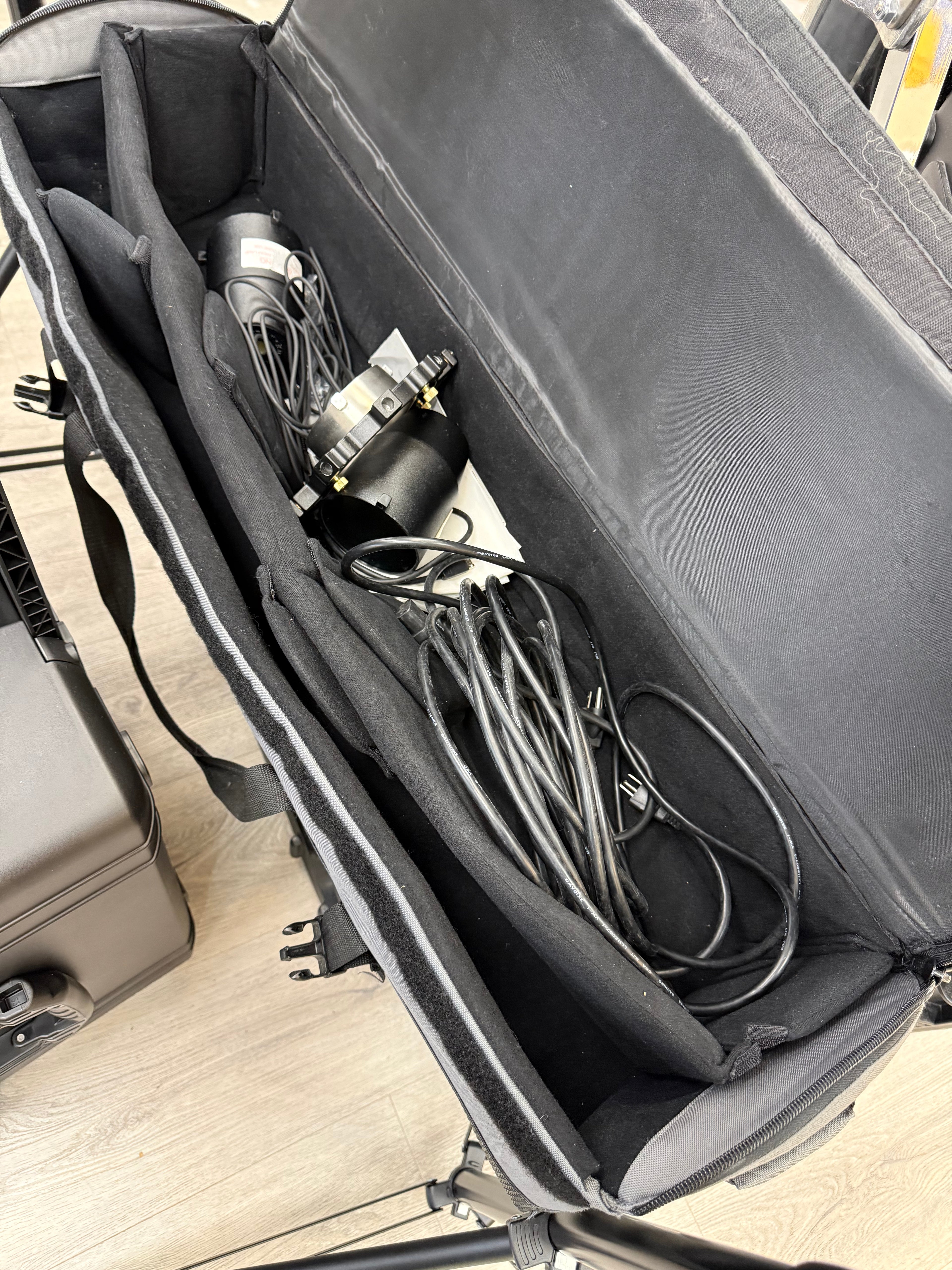Calumet Travelite 750 Monolight Set of 2 #G0869/J0510, Used