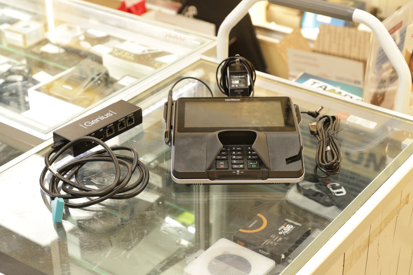 VERIFONE MX925-30435 VeriFone MX925 Payment Terminal w/Proprietary Genius Graphics-Tablet I/O Cable, Used