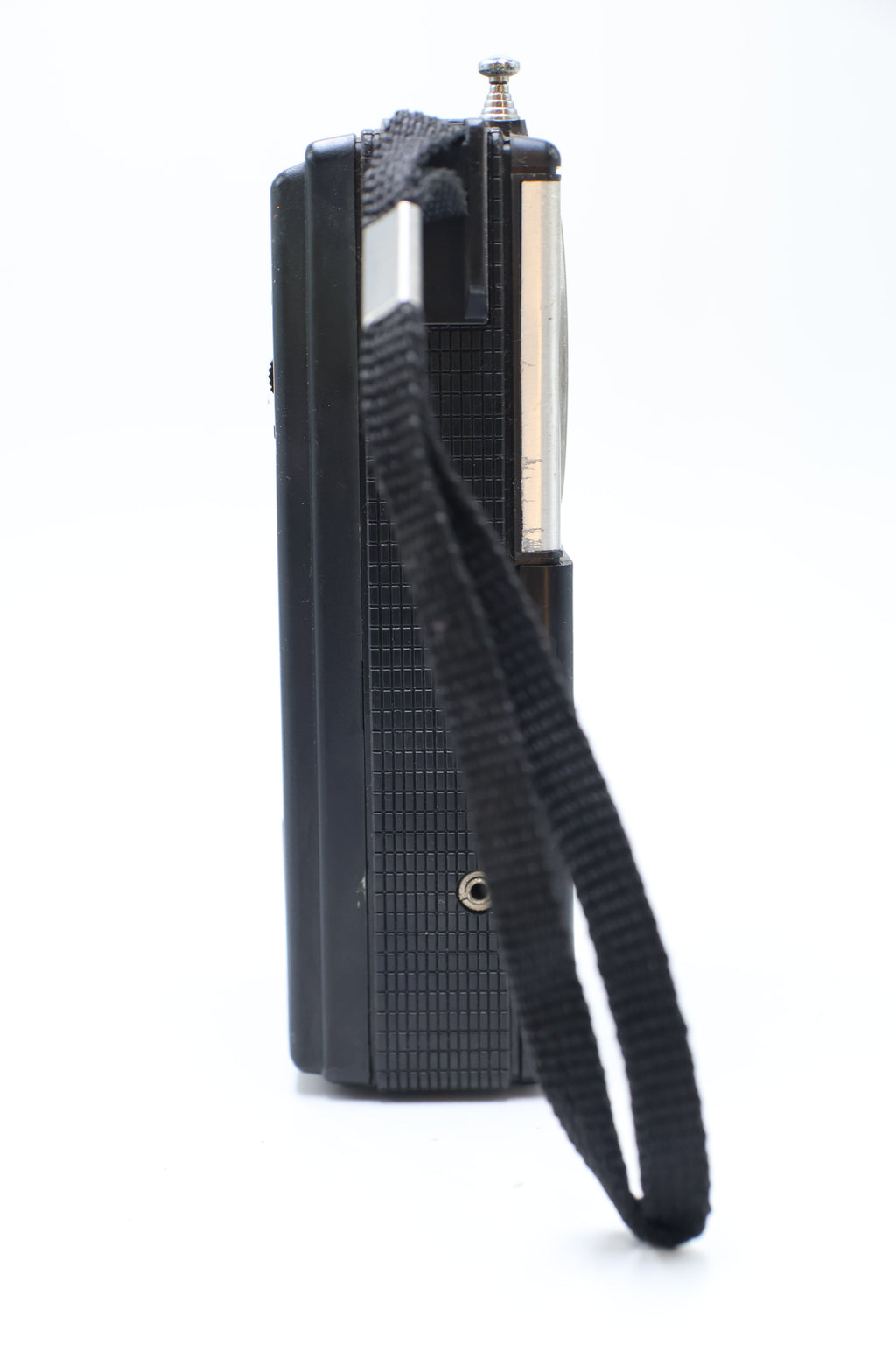 NEI RIVIERA Portable FM/AM Radio, Used - AVC photo video store