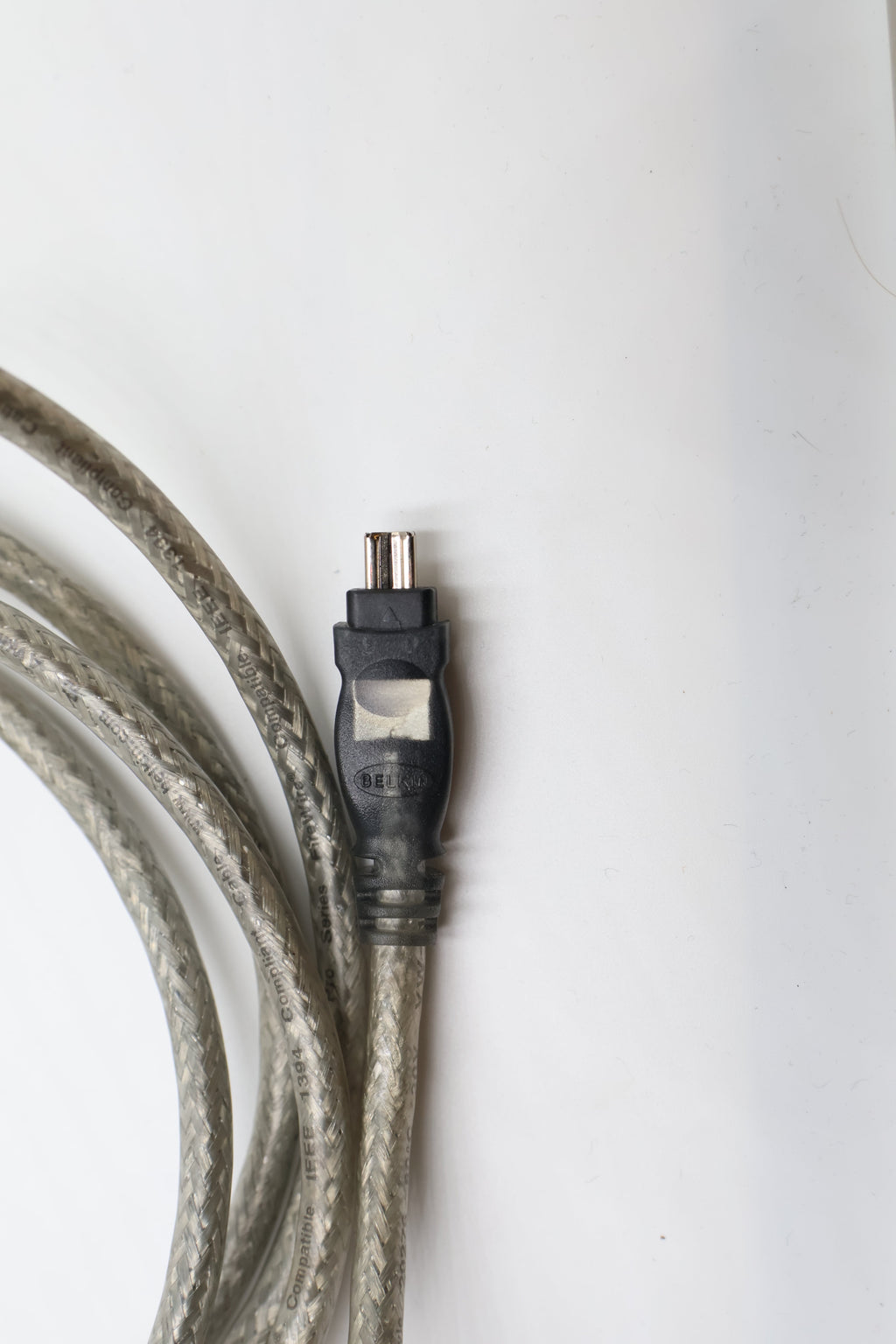 Belkin IEEE 1394 4-Pin/6-Pin 400 Mbps FireWire Cable (6 Feet), Used - AVC photo video store