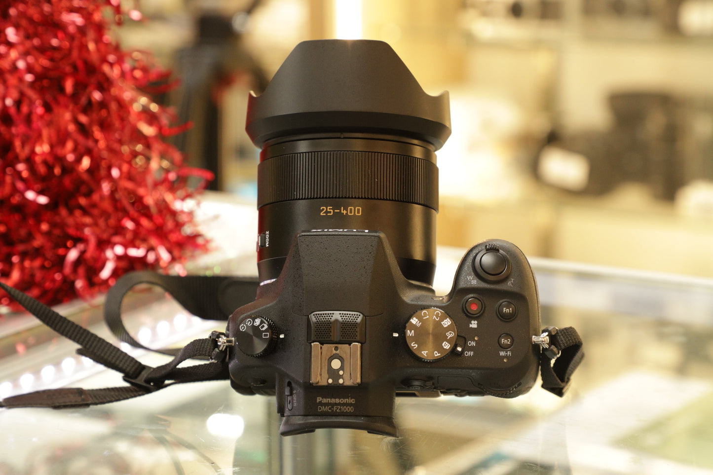 Panasonic DMCFZ1000-01391 Lumix DMC-FZ1000 w/25-400 Lens, Used