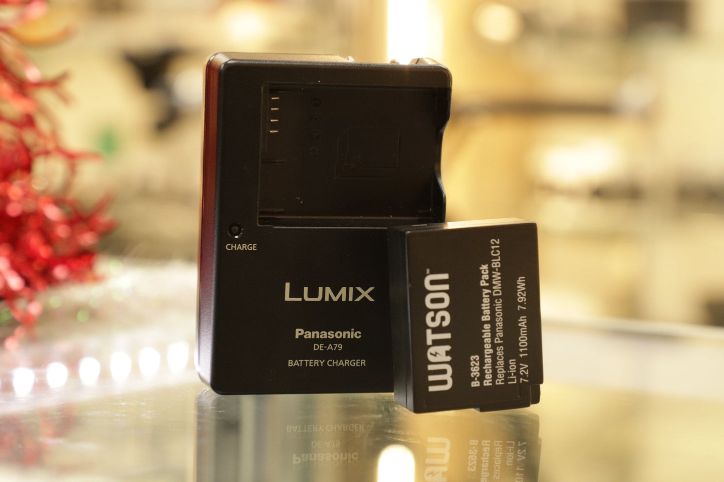 Panasonic DMCFZ1000-01391 Lumix DMC-FZ1000 w/25-400 Lens, Used