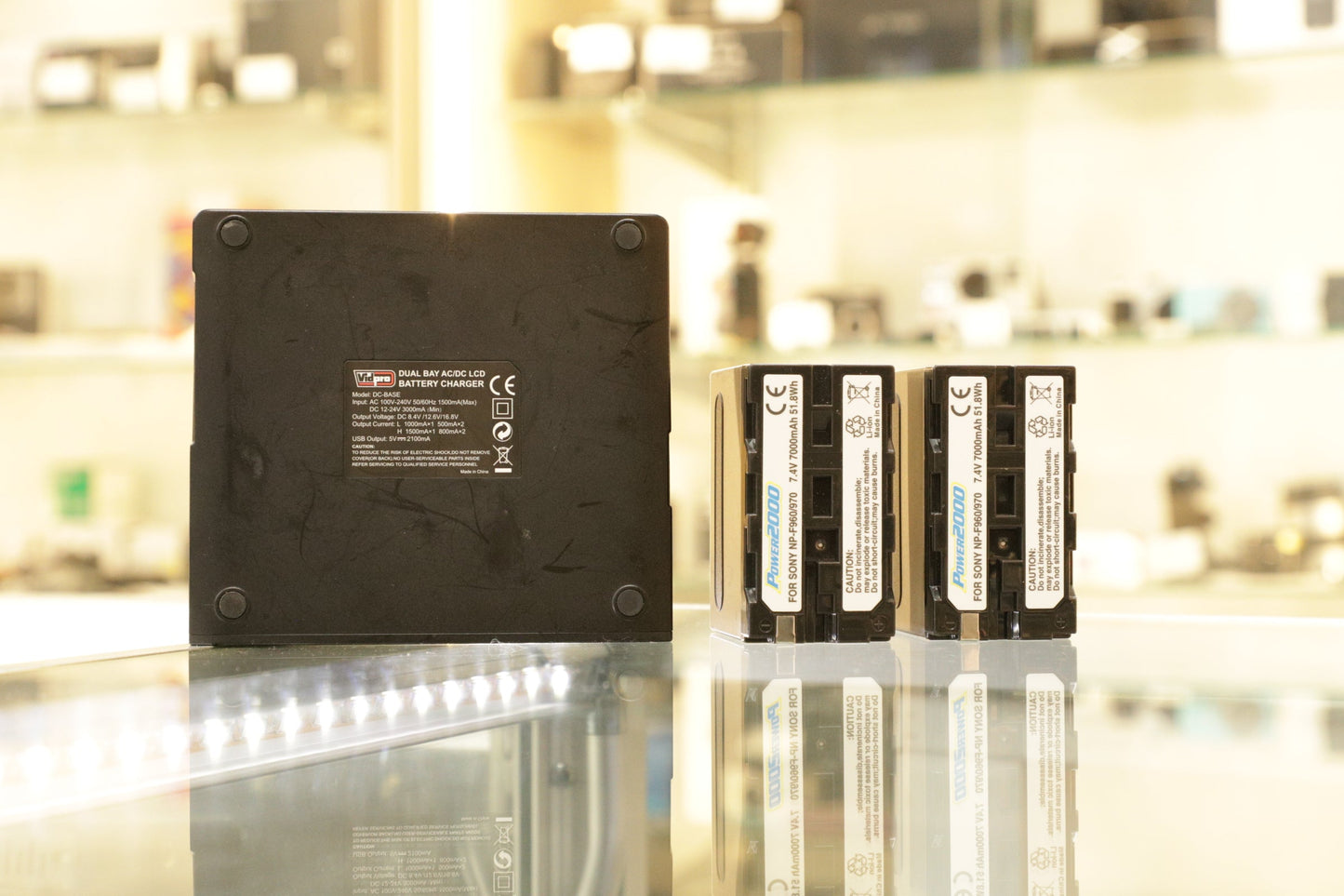 Vidpro Dual-Bay LCD AC/DC Battery Charger W/2 Power2000 NP-F750/770 Battery Packs, Used