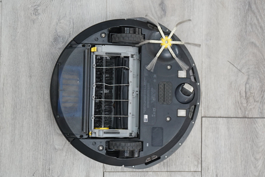 iRobot 699/01969 Roomba 699 Vacumming Robot, Used - AVC photo video store