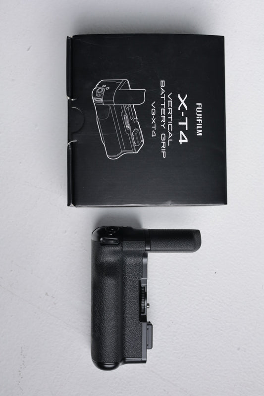 Fujifilm VGXT4/13069 Vertical Battery Grip F/XT4, Used