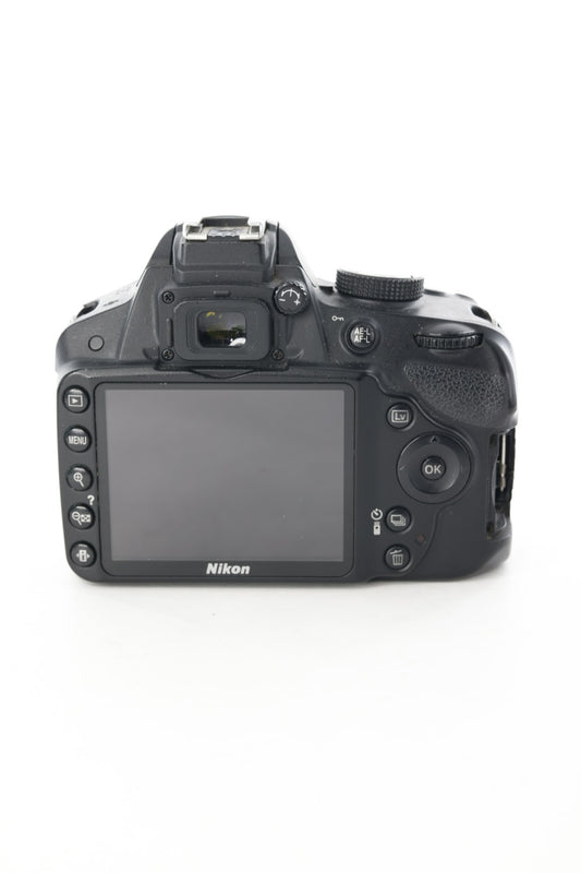 Nikon D3200/79585 Body Only, Used (For Parts)