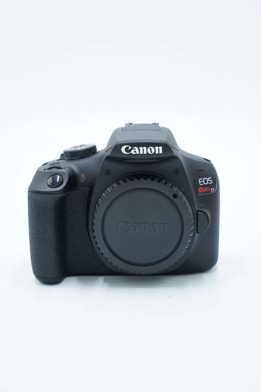 Canon EOSREBELT7/1855/13991 Rebel T7, EF-S 18-55mm f/3.5-5.6 IS II, Used