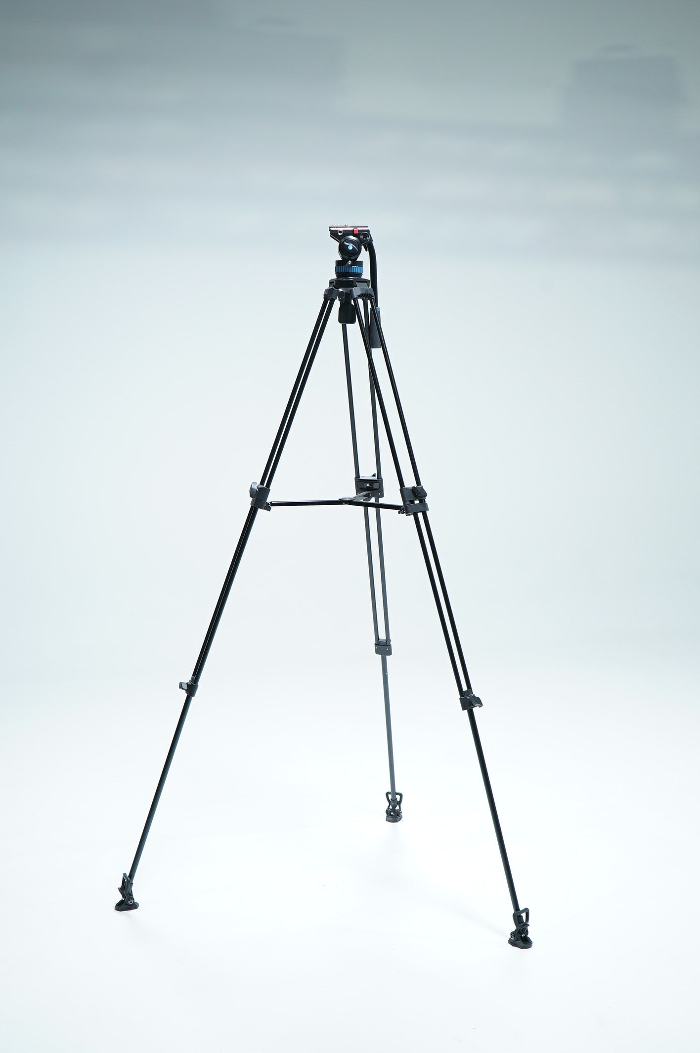Sirui SH25/15607 Aluminum Tripod W/Fluid Head, Used